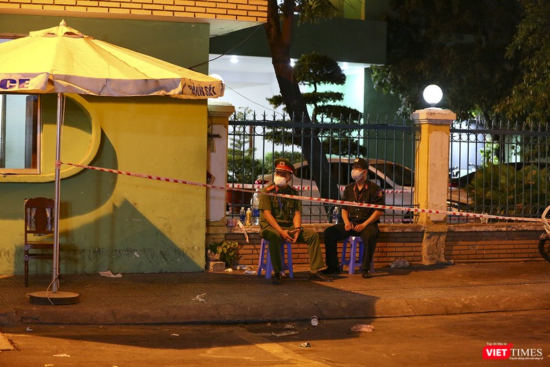 Lực lượng công an túc trực tại khu vực Bệnh viện Đà Nẵng