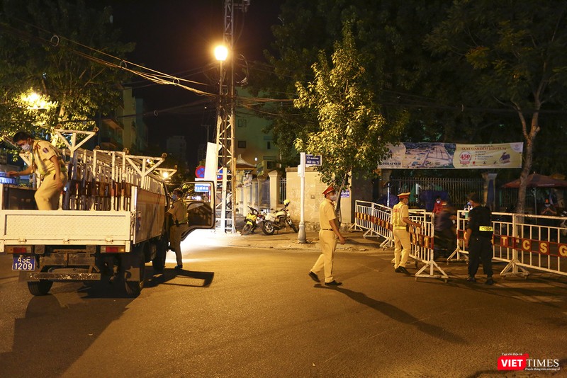 Di chuyển, lắp đặt tại khu vực trước Bệnh viện C