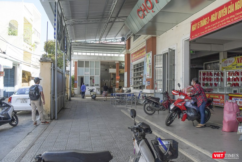 Bên trong chợ Bên trong chợ