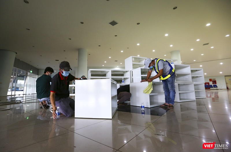 Hệ thống tủ y tế được vệ sinh trước khi đưa vô lắp đặt