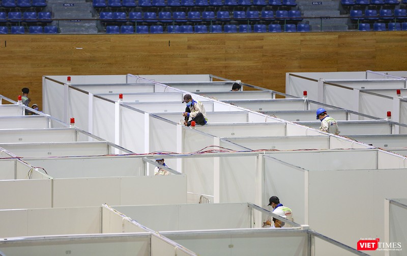 Công nhân đang thi công