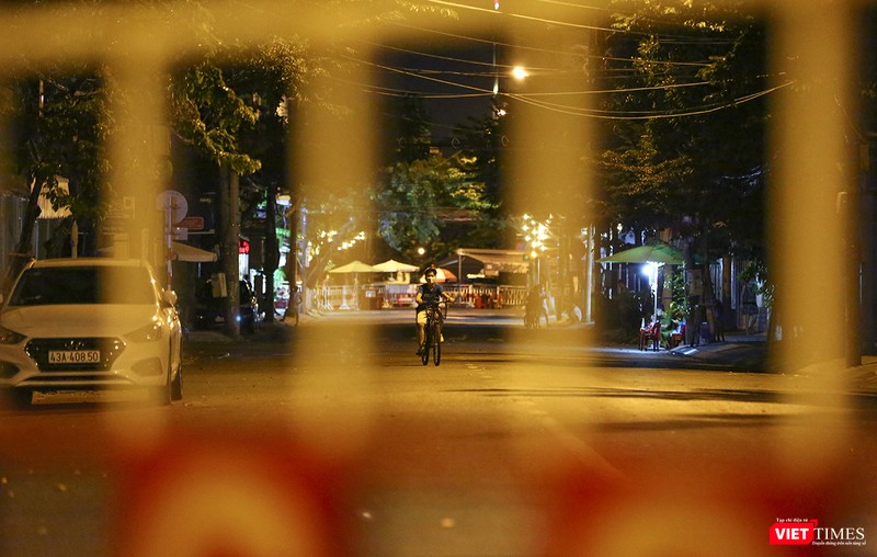 Trước giờ tháo dỡ lệnh phong tỏa