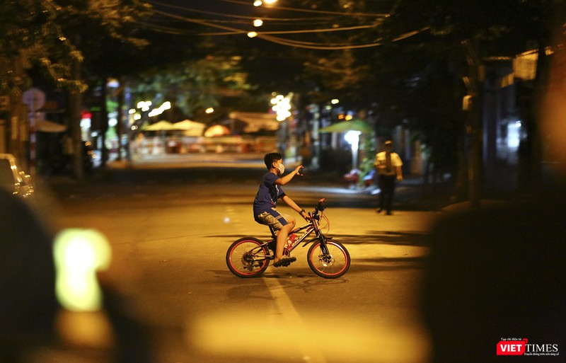 Sự kiện tháo dỡ lệnh phong tỏa cũng được các em nhỏ háo hức chờ đón