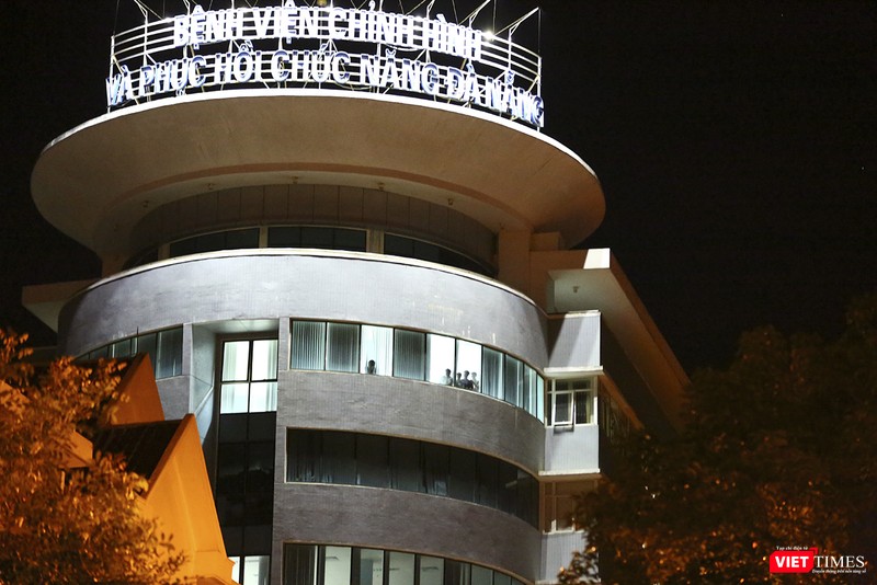 Các bệnh nhân từ Bệnh viện Chỉnh hình - Phục hồi chức năng ngóng chờ