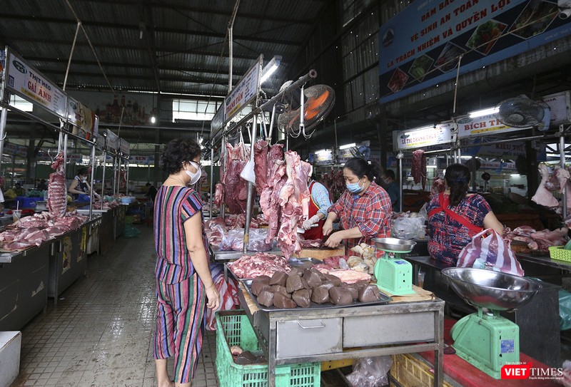 Bên trong chợ Cồn