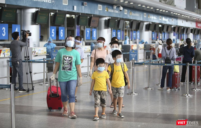 Những du khách bị mắc kẹt đầu tiên rời Đà Nẵng