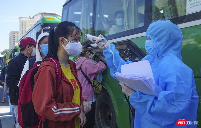 Tất cả công dân được đo thân nhiệt