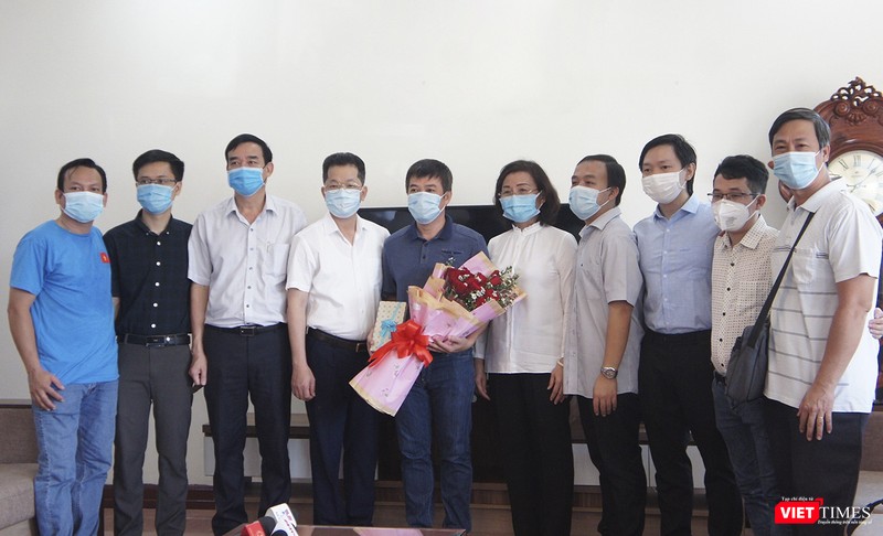 Thường trực Thành ủy Đà Nẵng cùng lãnh đạo UBND TP, Sở Y tế tại buổi tiễn đoàn y bác sĩ Bệnh viện Chợ Rẫy rời Đà Nẵng