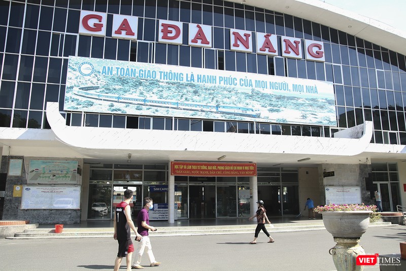 Ga đường sắt Đà Nẵng vắng vẻ trong ngày đầu cho phép vận tải hành khách