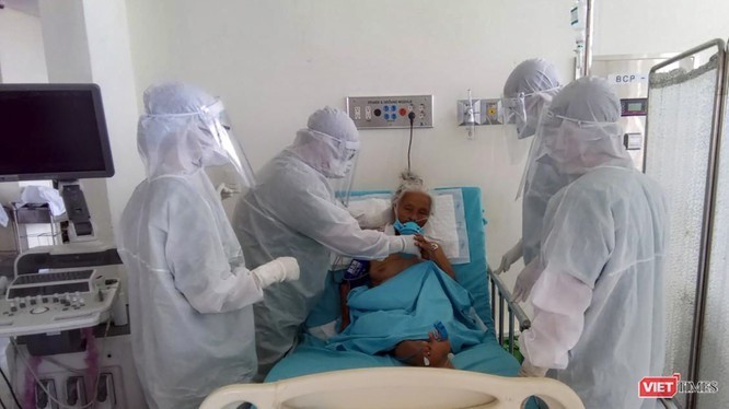 Bệnh nhân 592 tại thời điểm đang điều trị Bệnh nhân 592 tại thời điểm đang điều trị