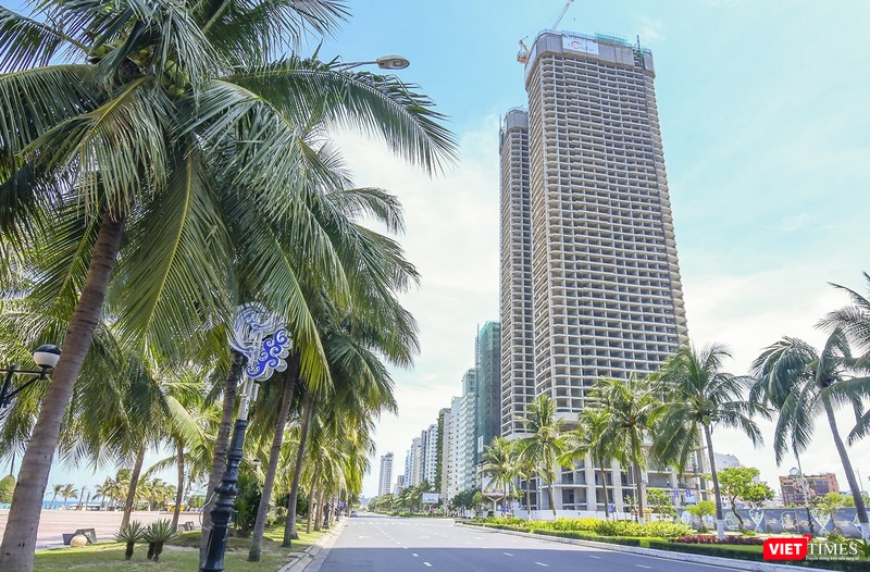 Tuyến đường du lịch Võ Nguyên Giáp (quận Sơn Trà, Đà Nẵng) vắng bóng du khách vì dịch COVID-19 (ảnh Dương Đức Khánh)