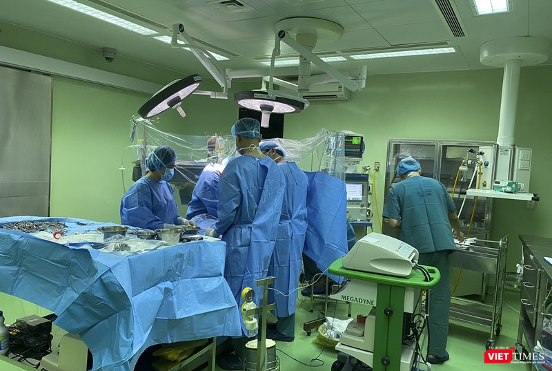 Ca phẫu thuật được thực hiện tại phòng mổ