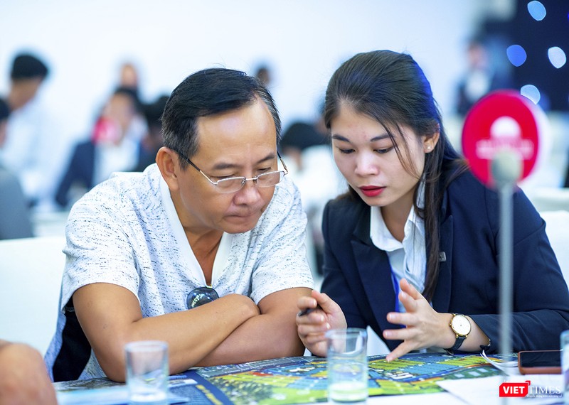 Những nhà đầu tư nhiều kinh nghiệm “săn” đất nền vị trí đẹp tại sự kiện Những nhà đầu tư nhiều kinh nghiệm “săn” đất nền vị trí đẹp tại sự kiện