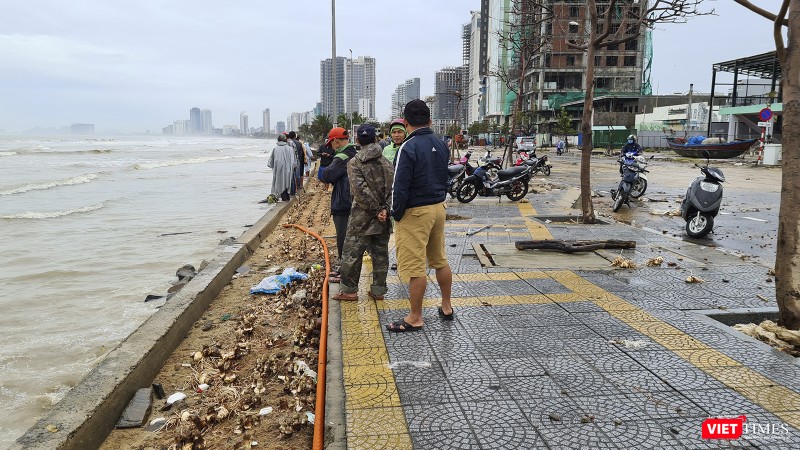 Tuyến đường ven biển Đà Nẵng (quận Sơn Trà) sau bão