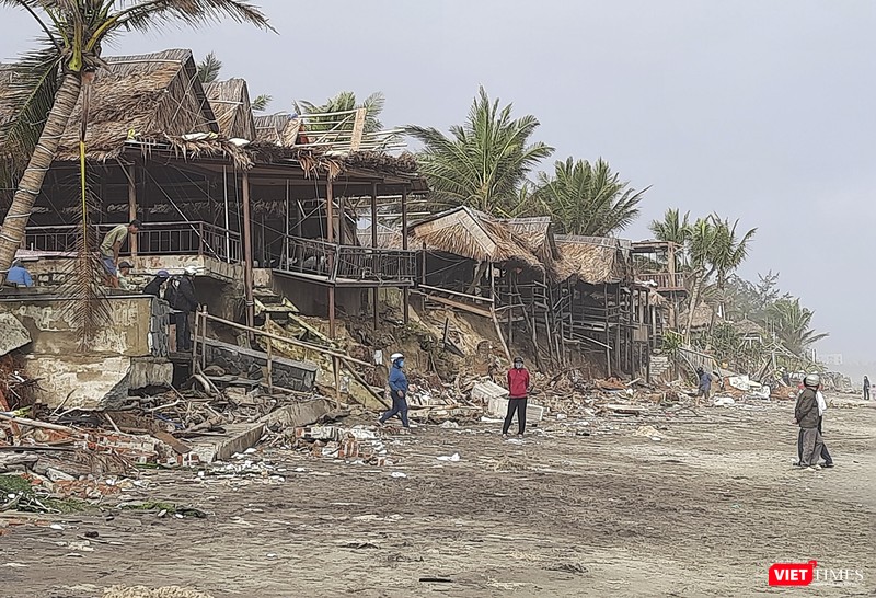 Hàng quan nơi đây gần như hư hỏng toàn bộ Hàng quan nơi đây gần như hư hỏng toàn bộ