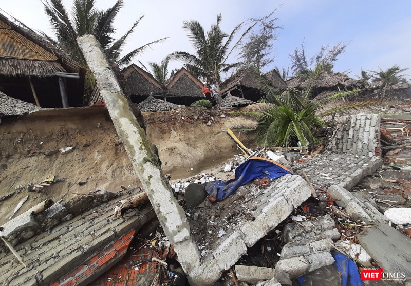 Cả khu biển du lịch bị biến thành đống đổ nát Cả khu biển du lịch bị biến thành đống đổ nát