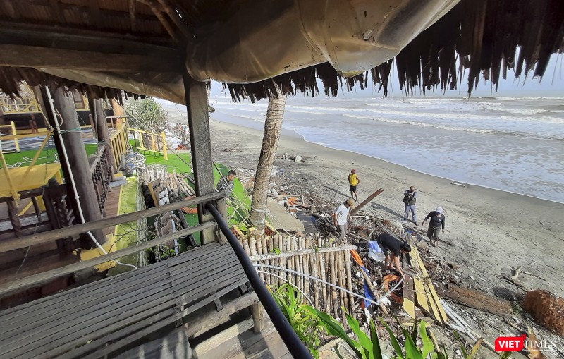 Người dân địa phương cố gắng khắc phục Người dân địa phương cố gắng khắc phục