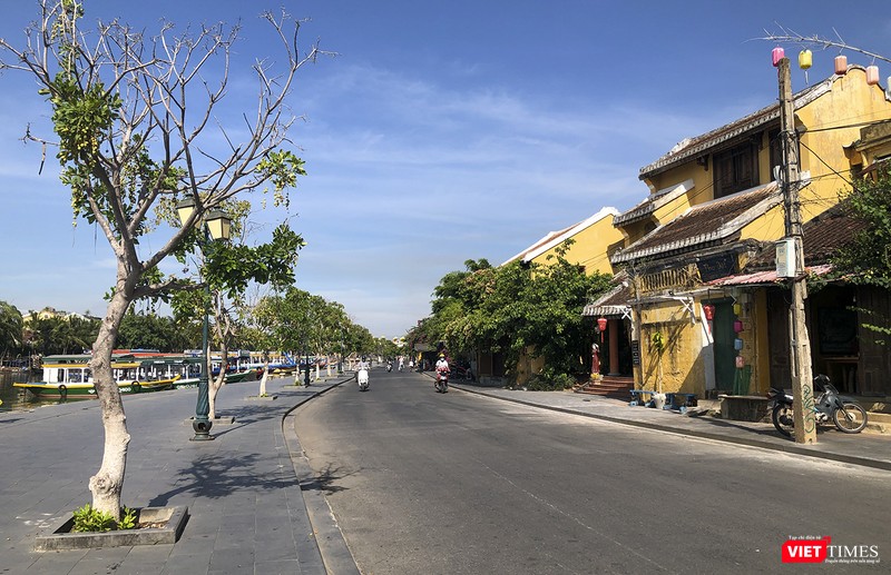 Đường Bạch Đằng (Hội An, Quảng Nam) vắng vẻ sau dịch COVID-19
