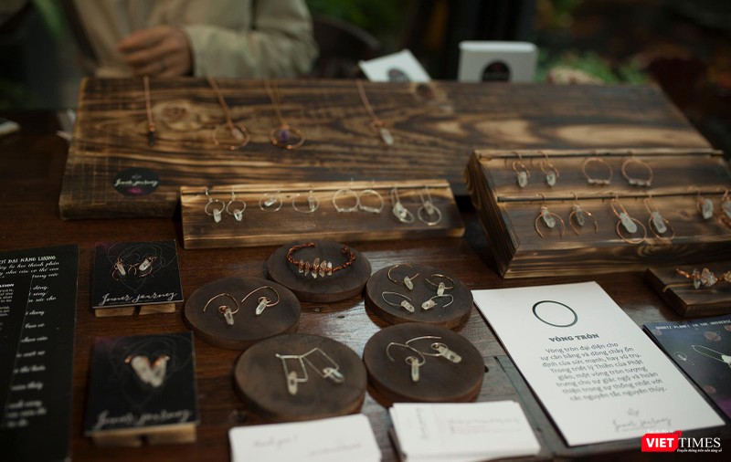 Một có trang sức đá