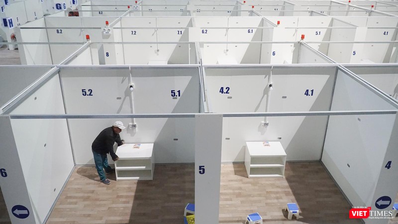 Giường bệnh đã được di chuyển ra khỏi các buồng bệnh