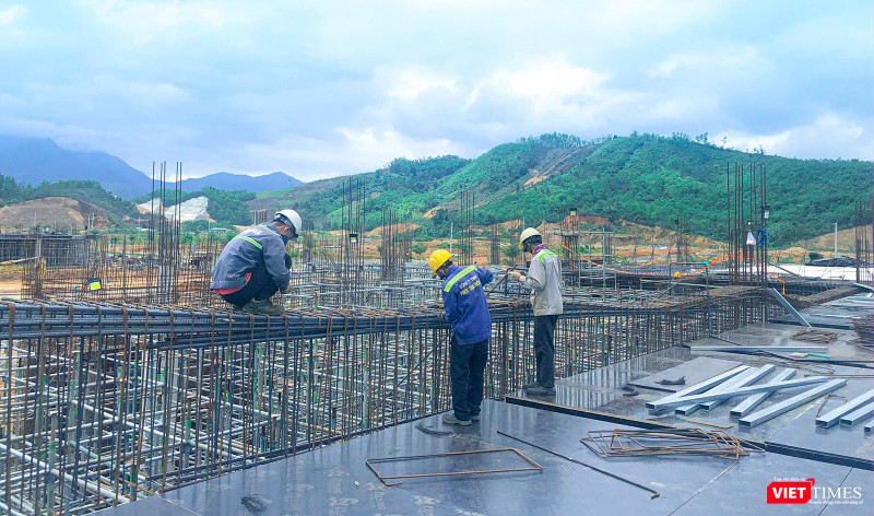 Công nhân khẩn trương hoàn thành các hạng mục thi công tại dự án Nhà máy Nghiên cứu sản xuất và lắp ráp thiết bị điện tử công nghệ cao Surface Mount Technology (SMT)- Danang IT Park Công nhân khẩn trương hoàn thành các hạng mục thi công tại dự án Nhà máy Nghiên cứu sản xuất và lắp ráp thiết bị điện tử công nghệ cao Surface Mount Technology (SMT)- Danang IT Park