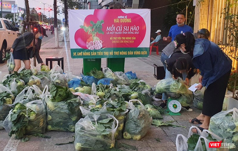 Người dân Đà Nẵng vui vẻ mua nông sản để chung tay giúp nông dân Hải Dương