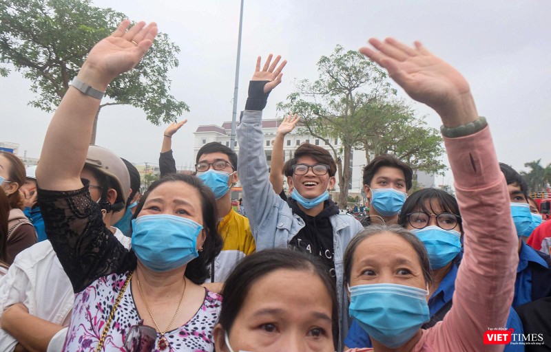 Nước mắt trong ngày hội tòng quân