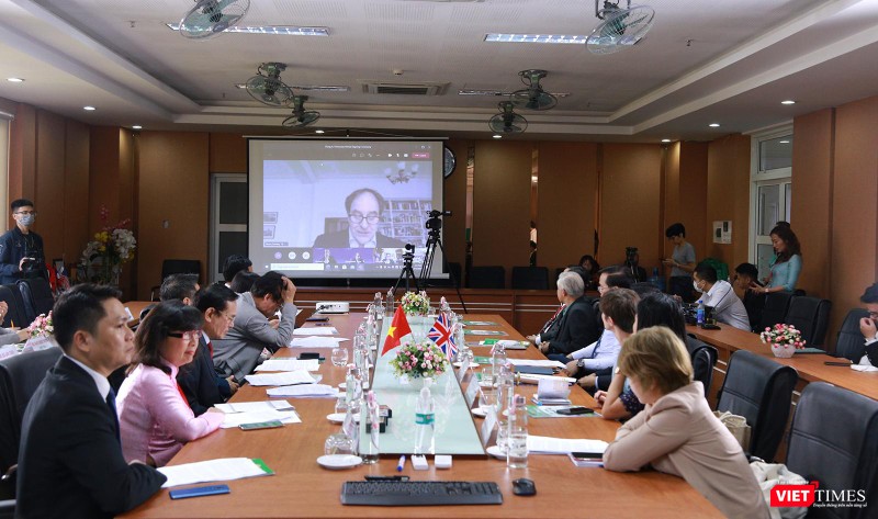 Quang cảnh buổi ký kết trực tuyến