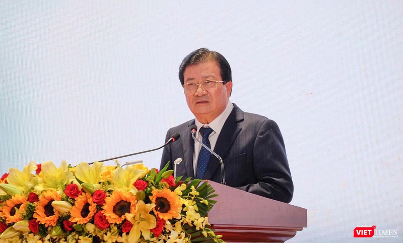 Phó Thủ tướng Trịnh Đình Dũng phát biểu tại buổi lễ trao Quyết định, Nghị định của Chính phủ về phát triển TP Đà Nẵng Phó Thủ tướng Trịnh Đình Dũng phát biểu tại buổi lễ trao Quyết định, Nghị định của Chính phủ về phát triển TP Đà Nẵng