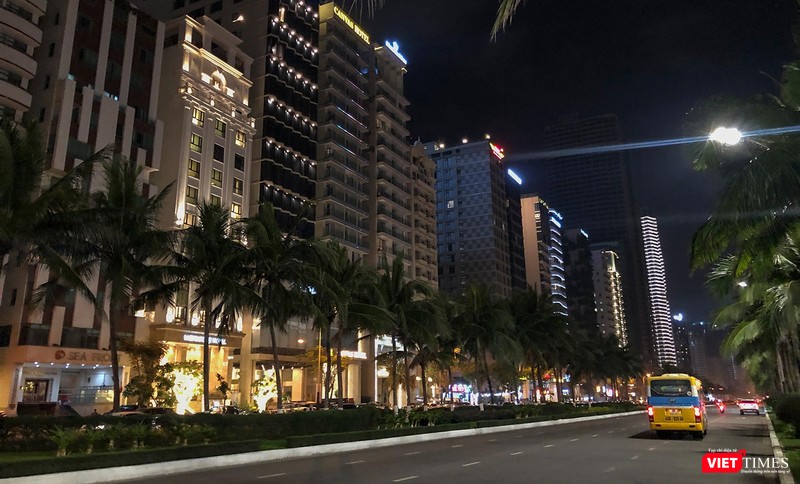 Khách sạn ven biển du lịch Đà Nẵng đã sáng đèn trở lại