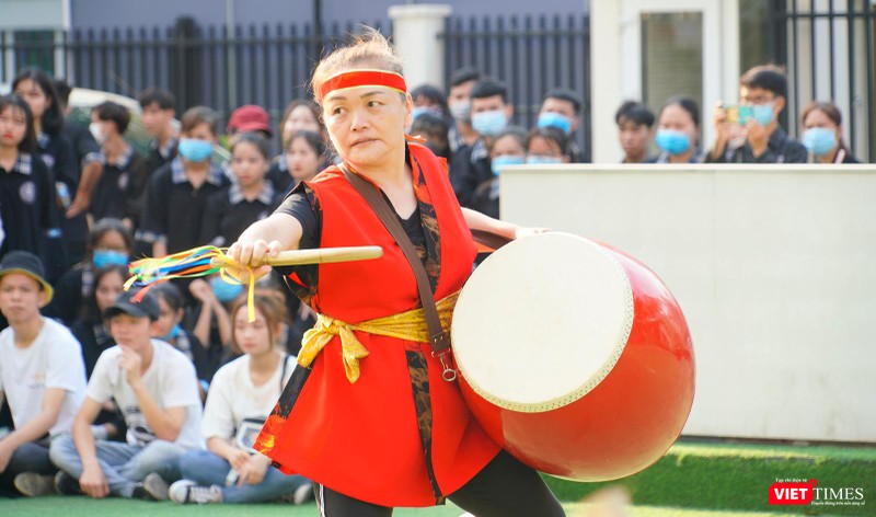 Thần thái của màn múa trống truyền thống