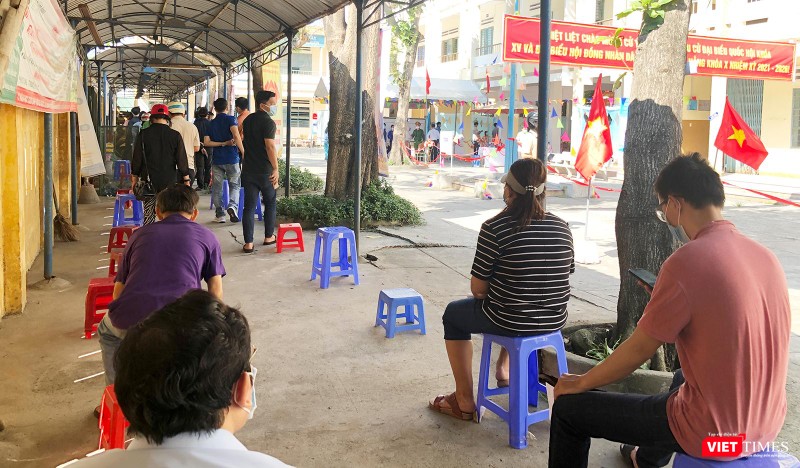 Đảm bảo giãn cách. (Ảnh Xuân Mai)