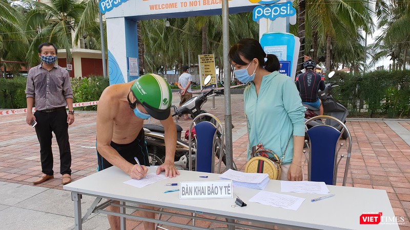 Tuân thủ khai báo y tế