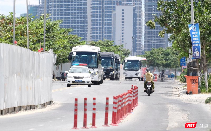 Đoàn xe đưa số công dân về nơi cách ly tập trung