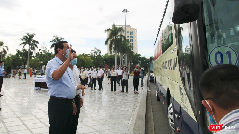 Ông Phan Việt Cường - Bí thư Tỉnh ủy Quảng Nam tiễn đoàn xe Ông Phan Việt Cường - Bí thư Tỉnh ủy Quảng Nam tiễn đoàn xe