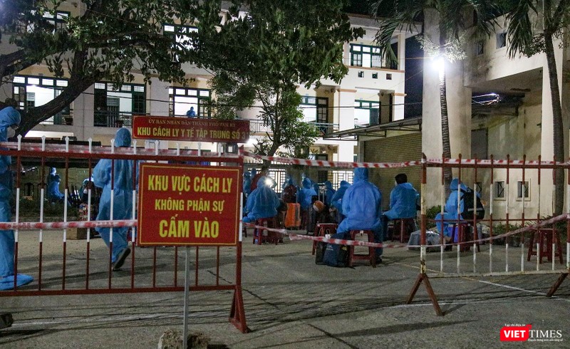 Một khu cách ly tập trung dành cho người dân Quảng Nam trở về địa phương do bị mắc kẹt bởi dịch COVID-19 Một khu cách ly tập trung dành cho người dân Quảng Nam trở về địa phương do bị mắc kẹt bởi dịch COVID-19