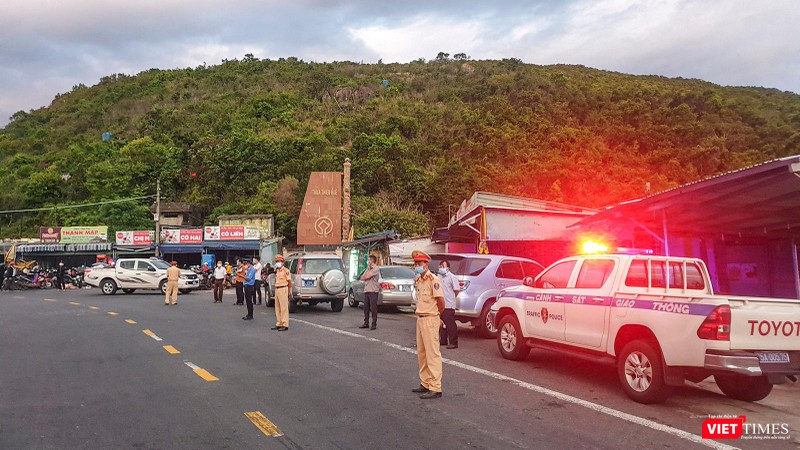 Lực lượng CSGT Đà Nẵng và Thừa Thiên Huế phối hợp hỗ trợ đoàn người