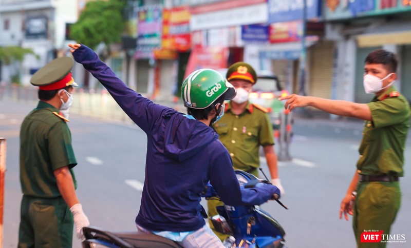 Một graber được yêu cầu giải thích lý do đi lại