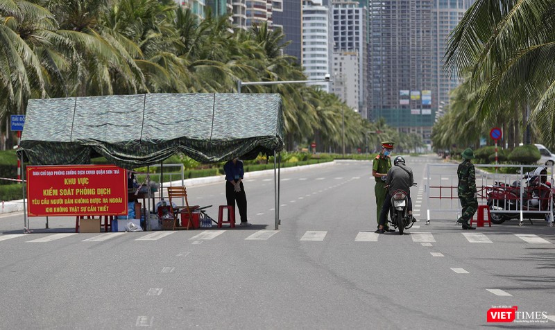 Chốt kiểm soát khu vực bùng binh cuối đường Võ Văn Kiệt giao với đường Võ Nguyên Giáp, phong toả toàn bộ tuyến ven biển từ đường Võ Văn Kiệt về phía bắc quận Sơn Trà