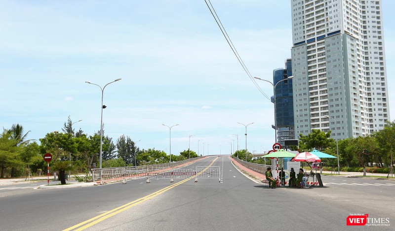 Phía bên kia, Cầu Thuận phước cũng bị phong toả