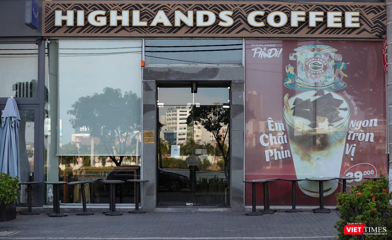 Hình ảnh hiện tại của quán cà phê chưa bao giờ vắng khách trên đường Bạch Đằng