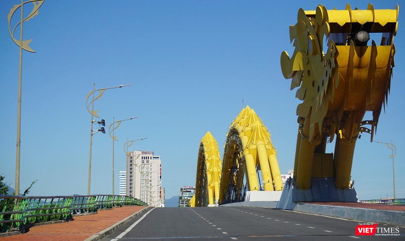 Cầu Rồng trong ngày đầu tiên áp dụng phong toả tuyệt đối