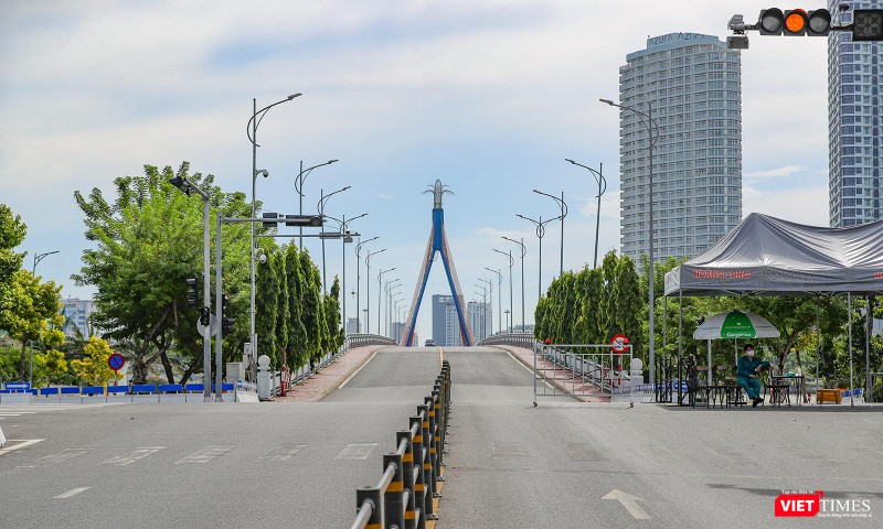 Cầu quay Sông Hàn trong sáng ngày 2/9