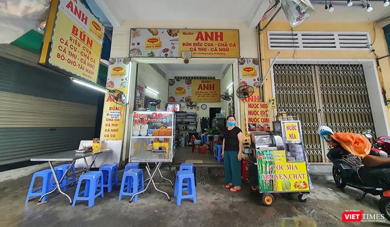 Hàng ăn chuẩn bị phục vụ khách Hàng ăn chuẩn bị phục vụ khách