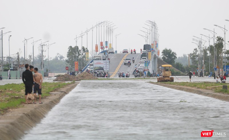 Nước ngập thành sông