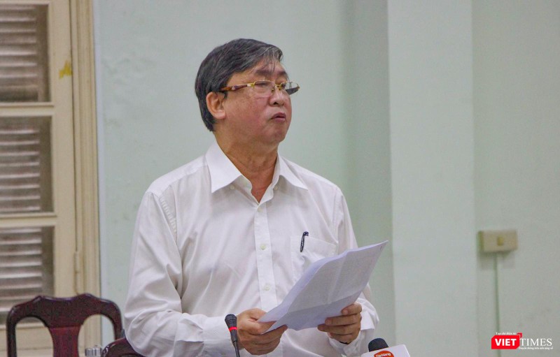 Ông Bùi Văn Tiếng - Chủ tịch Liên hiệp các Hội văn học nghệ thuật TP Đà Nẵng phát biểu ý kiến tại hội nghị