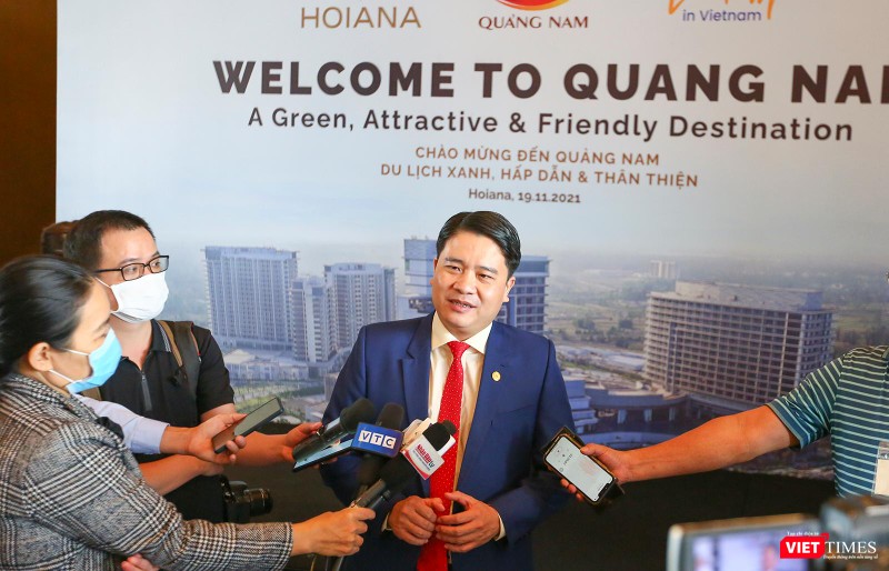 Ông Trần Văn Tân - Phó Chủ tịch UBND tỉnh Quảng Nam trả lời phỏng vấn báo giới