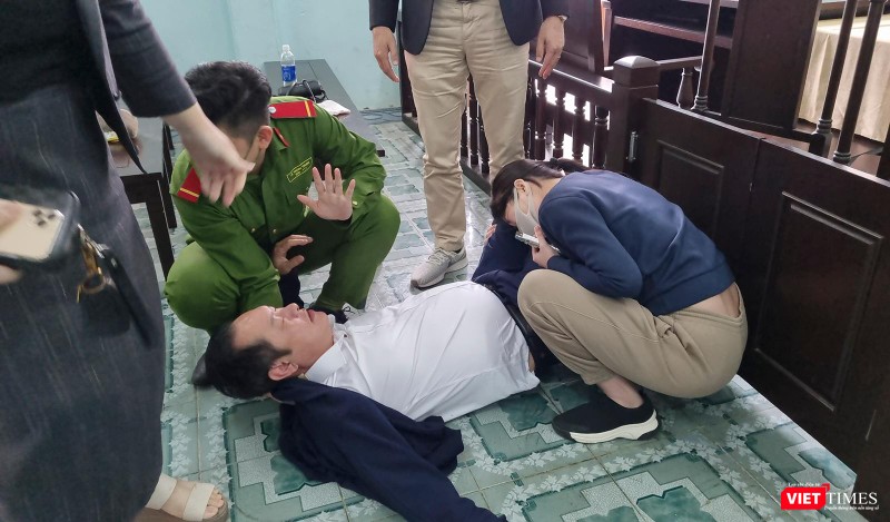 Ông Võ Văn Cường - Giám đốc Công ty TNHH MTV Land Hà Hải vật vã sau khi uống thuốc tự tử