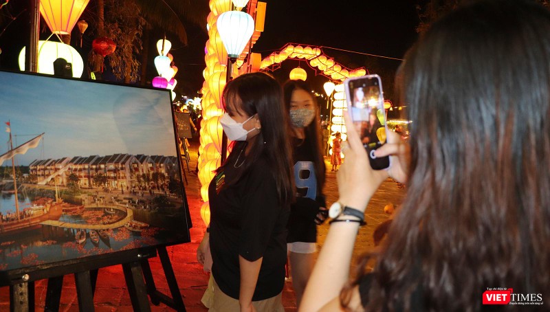 Chiêm ngưỡng những tác phẩm triển lãm