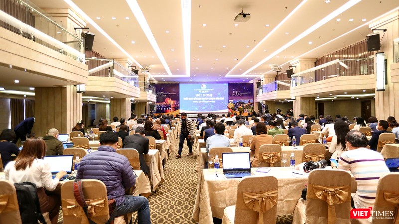 Quang cảnh sự kiện triển khai kế hoạch ngành du lịch Đà Nẵng năm 2022 diễn ra chiều ngày 5/1. Quang cảnh sự kiện triển khai kế hoạch ngành du lịch Đà Nẵng năm 2022 diễn ra chiều ngày 5/1.